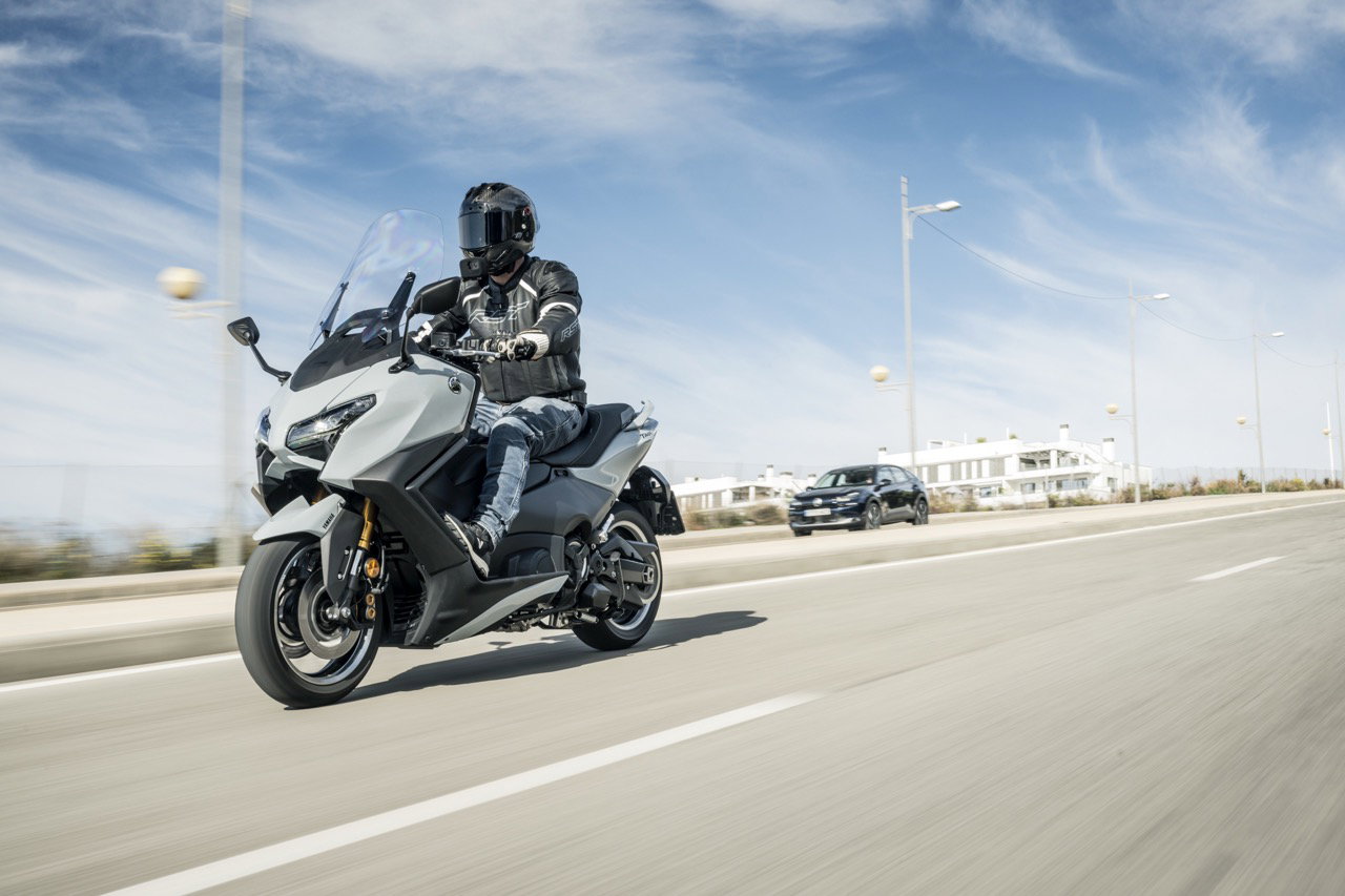 Yamaha TMAX Tech Max - riding